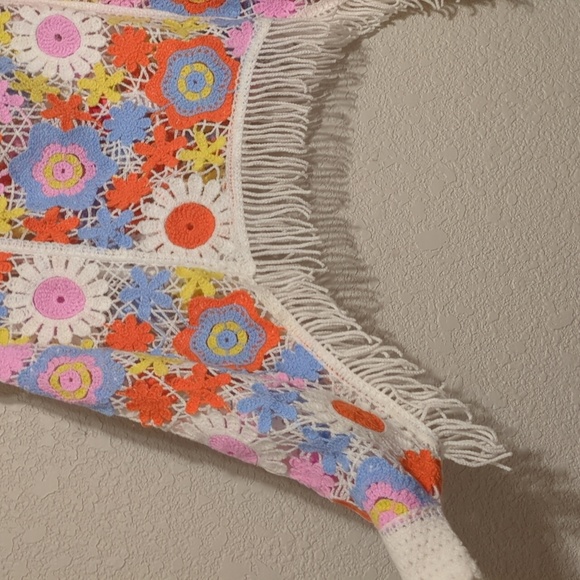 House of Harlow 1960 multicolor floral crochet fringe poncho sweater - Picture 4 of 9